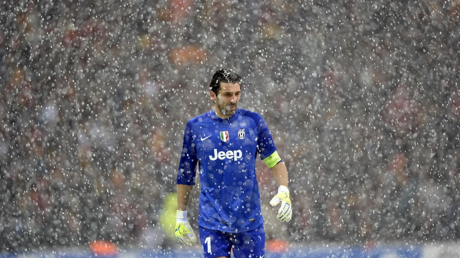 足坛震撼！天价转会刷新纪录，超级巨星加盟豪门引热议