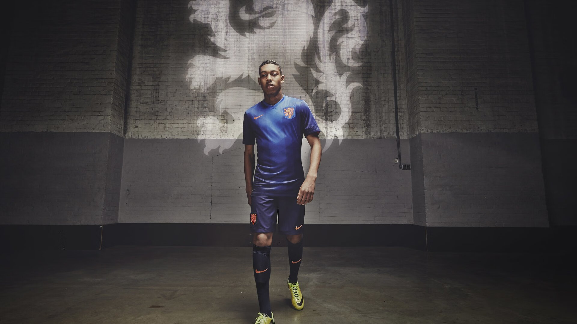 英超联赛激战正酣，曼城逆转利物浦，争冠悬念再起