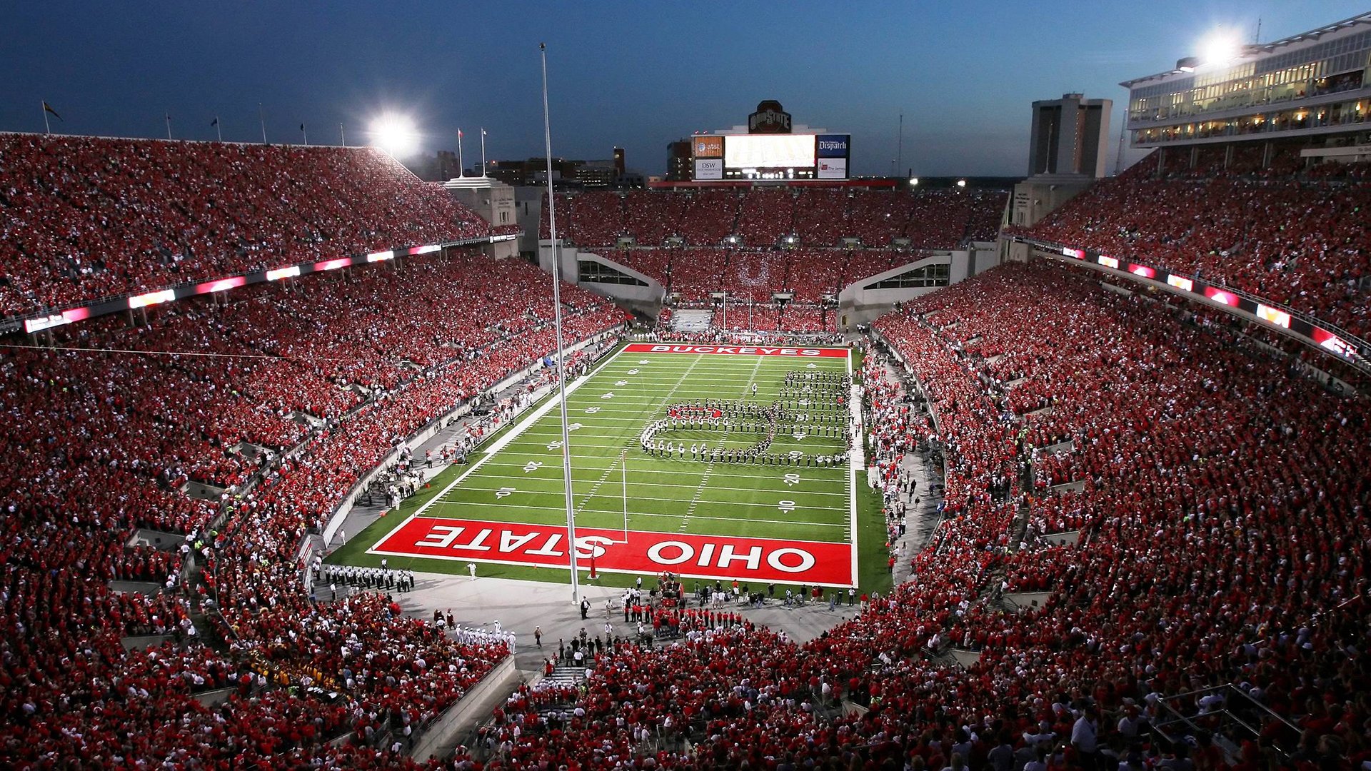 季后赛激战正酣，巨星对决引爆篮球盛宴